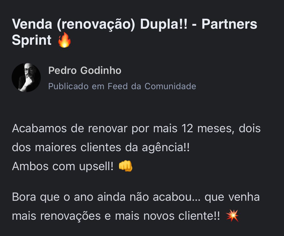2 maiores clientes renovados por 12 meses, ambos com upsell